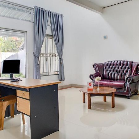Oyo 3690 Wisma Yani Syariah パダン エクステリア 写真