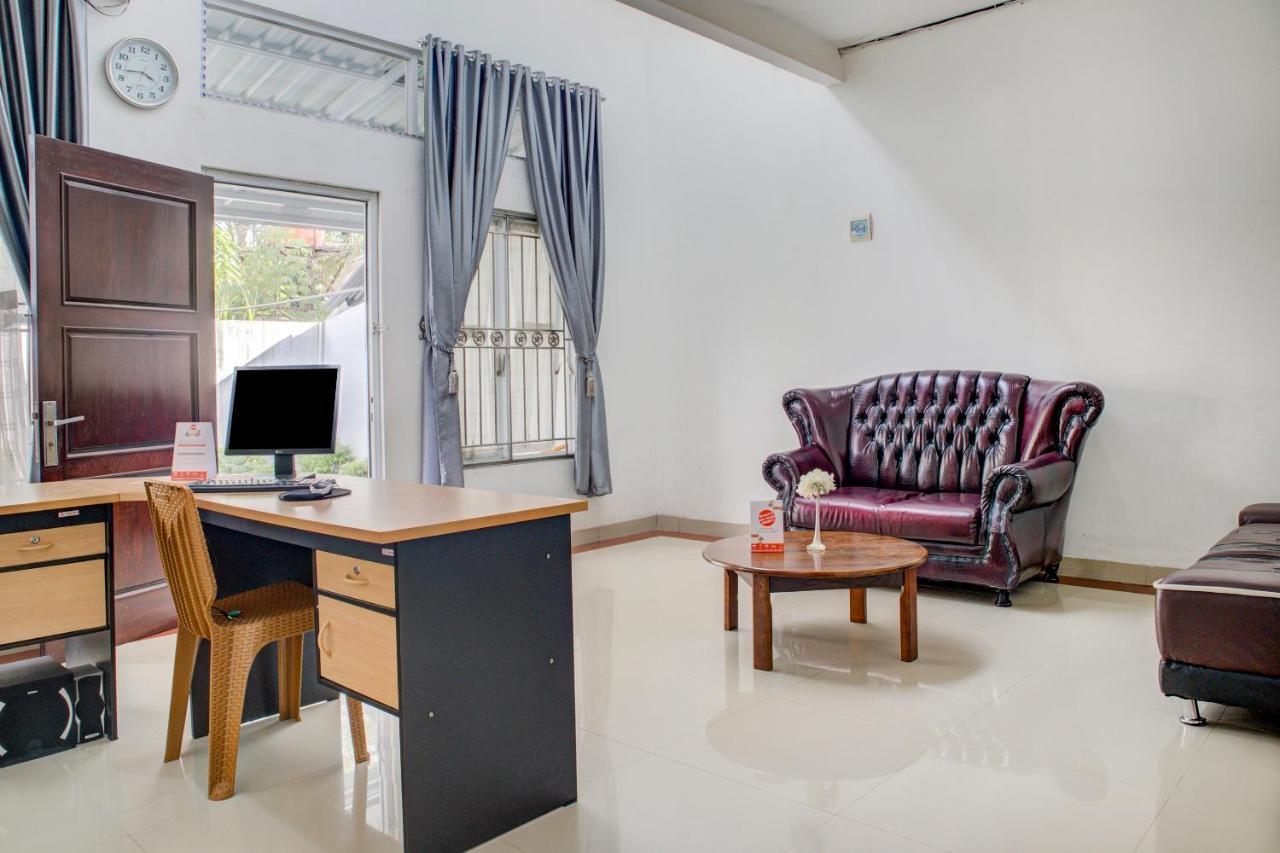 Oyo 3690 Wisma Yani Syariah パダン エクステリア 写真
