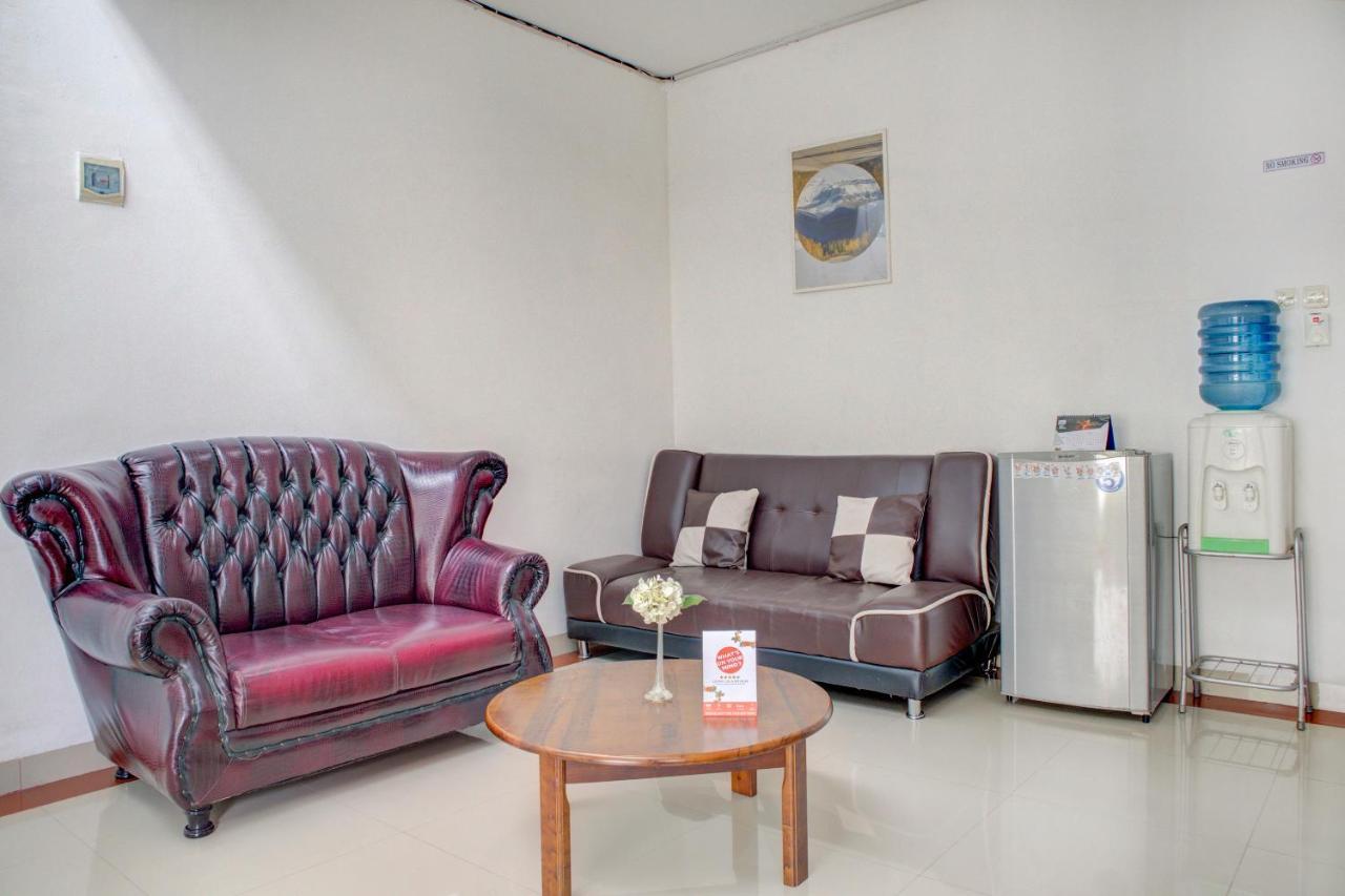 Oyo 3690 Wisma Yani Syariah パダン エクステリア 写真