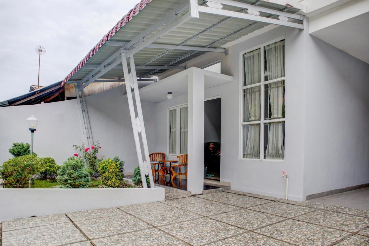 Oyo 3690 Wisma Yani Syariah パダン エクステリア 写真